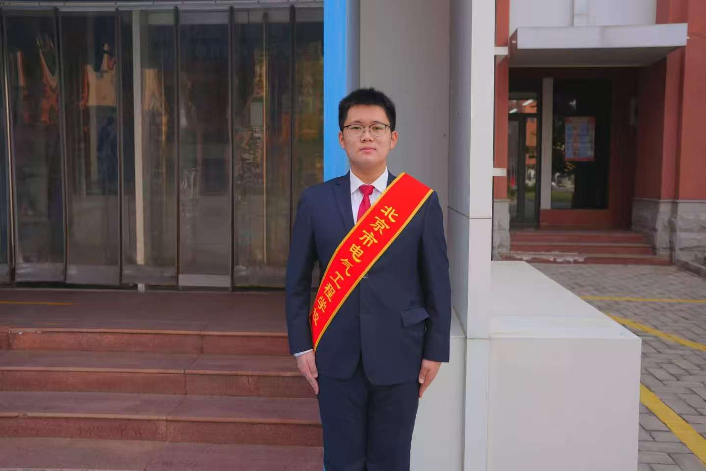 实训楼楼底志愿者