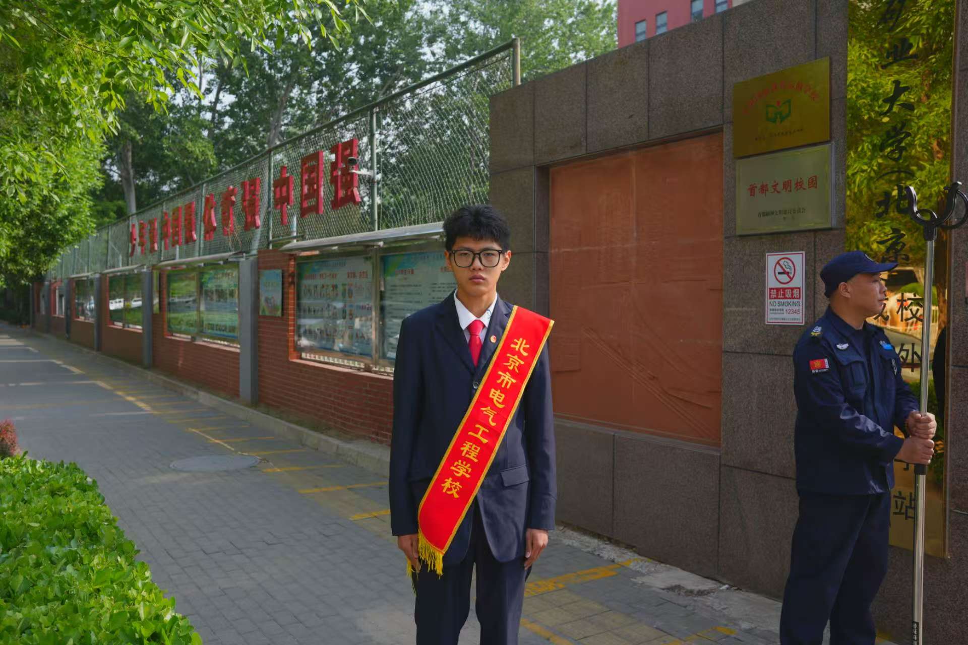 校门口志愿者2
